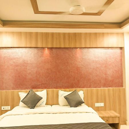 Hotel Royal Wings Elūr Εξωτερικό φωτογραφία
