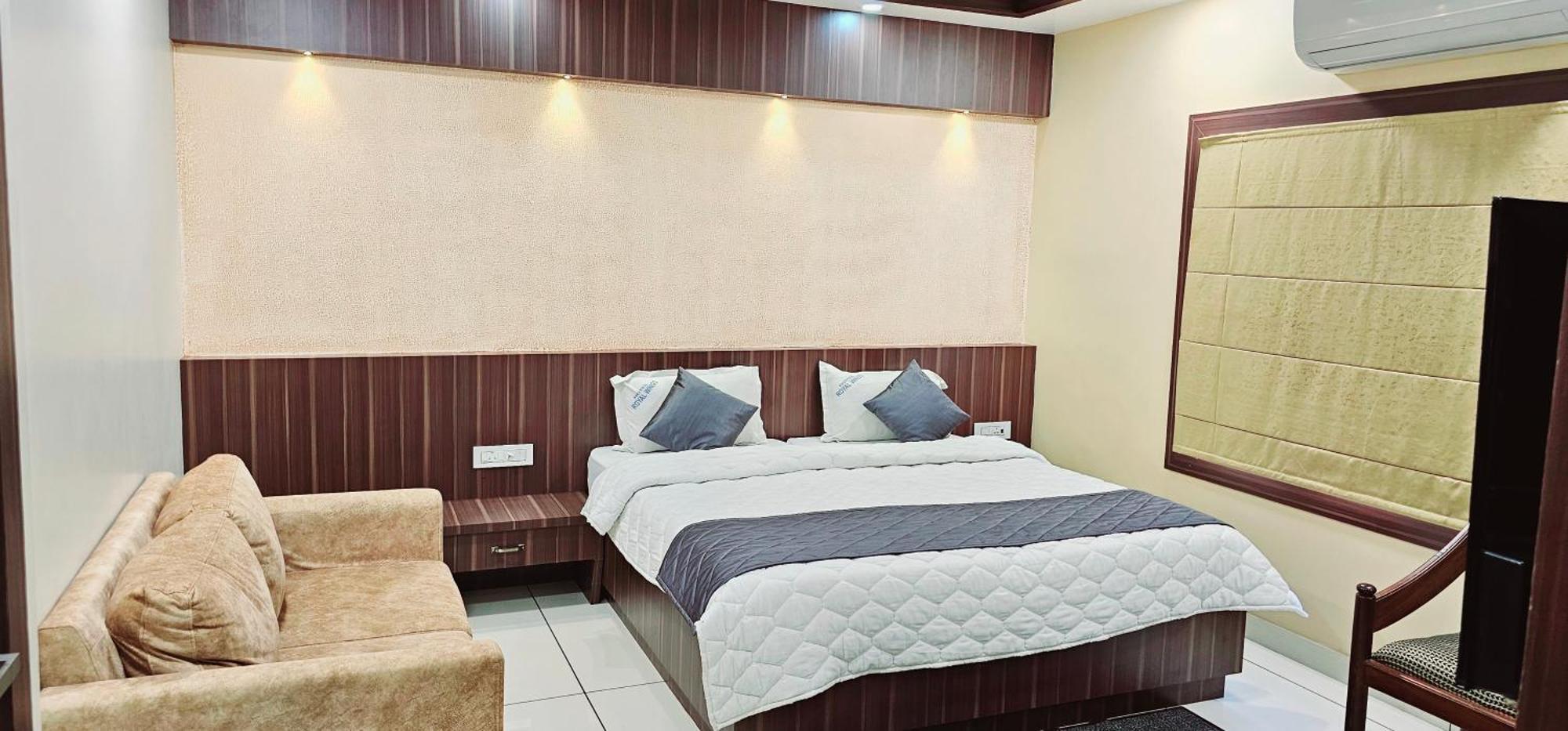 Hotel Royal Wings Elūr Εξωτερικό φωτογραφία