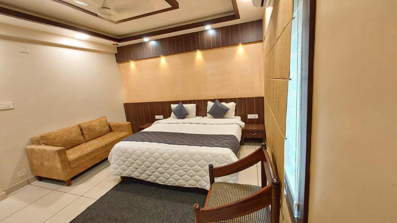 Hotel Royal Wings Elūr Εξωτερικό φωτογραφία
