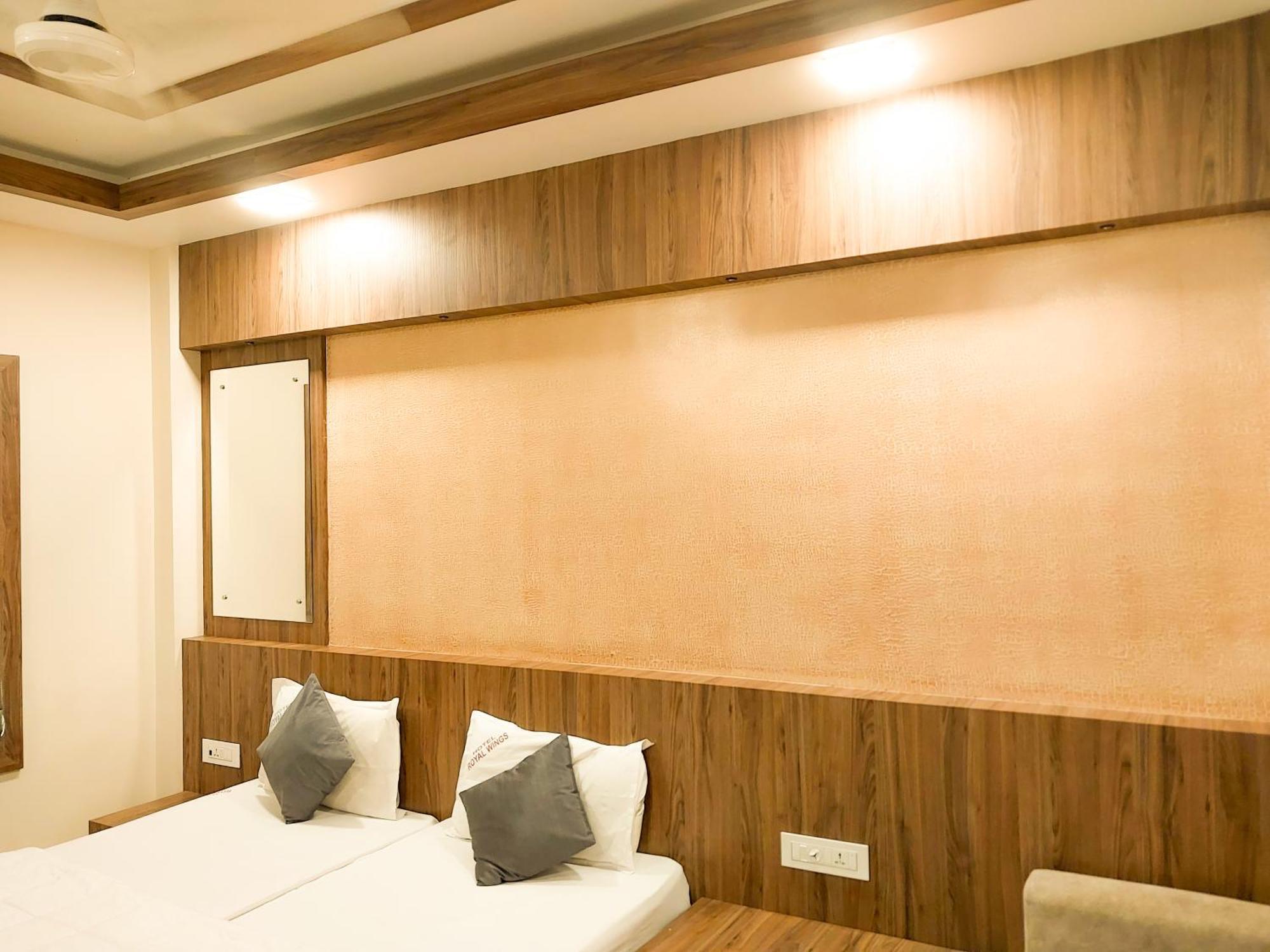 Hotel Royal Wings Elūr Εξωτερικό φωτογραφία