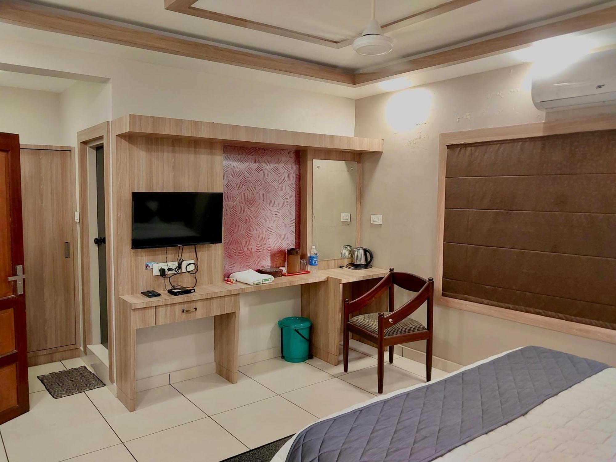 Hotel Royal Wings Elūr Εξωτερικό φωτογραφία