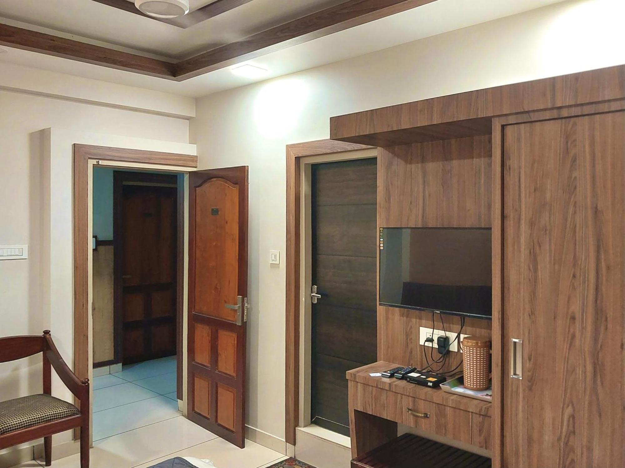 Hotel Royal Wings Elūr Εξωτερικό φωτογραφία